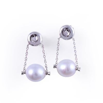 Orecchini pendenti in oro bianco 18 kt con brillanti, perle coltivate South Sea ovali