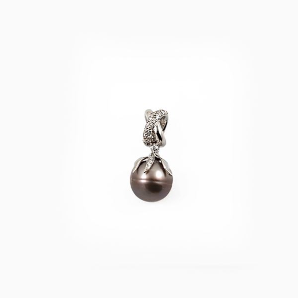 * 18KT GOLD, DIAMONDS AND TAHITI PEARL PENDANT