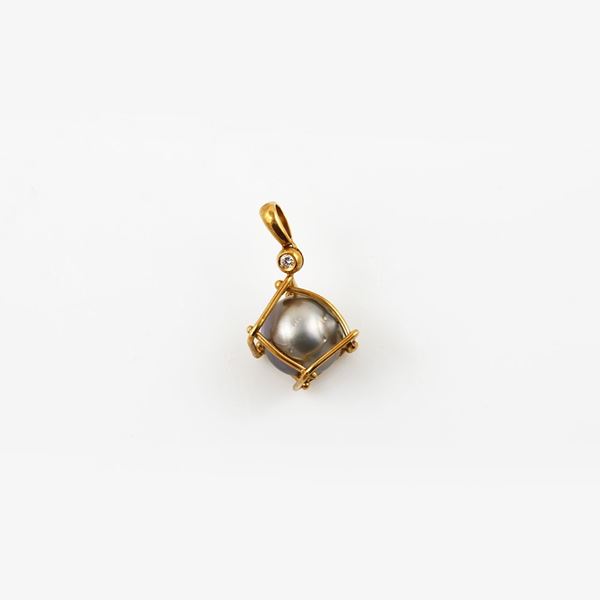 * 18KT GOLD, TAHITI PEARL AND DIAMOND PENDANT