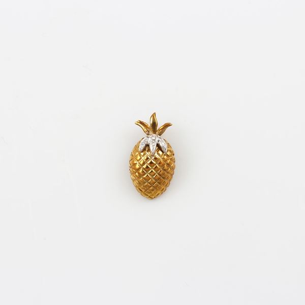 * 18KT GOLD AND DIAMONDS PINEAPPLE PENDANT