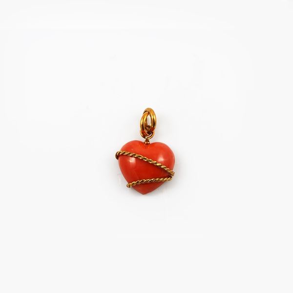 * 18KT GOLD AND CORAL HEART PENDANT