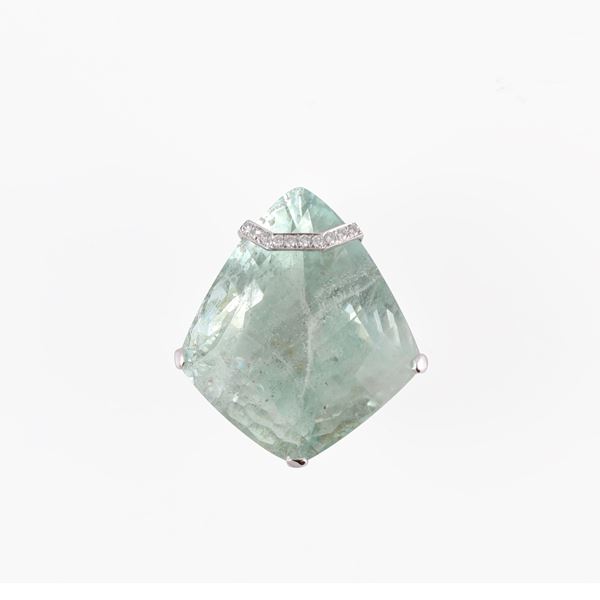 * 18 KT GOLD, GREEN BERIL AND DIAMONDS PENDANT