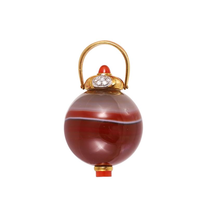 Loris Abate, Pendente porta profumo in oro giallo e bianco 18Kt con sfera in agata e brillanti