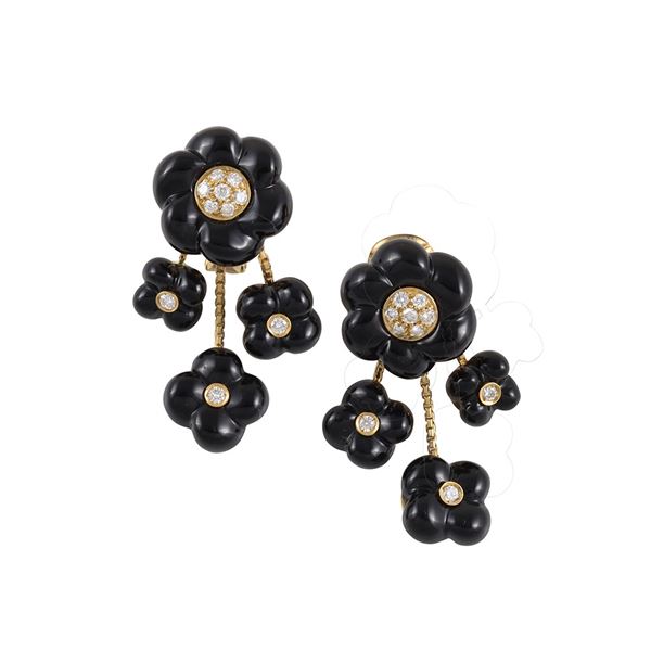 * 18 KT GOLD, DIAMONDS AND ONYX EARRINGS