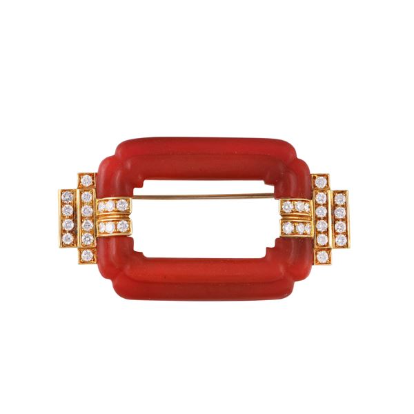 * 18KT GOLD, DIAMONDS AND GLASS BROOCH