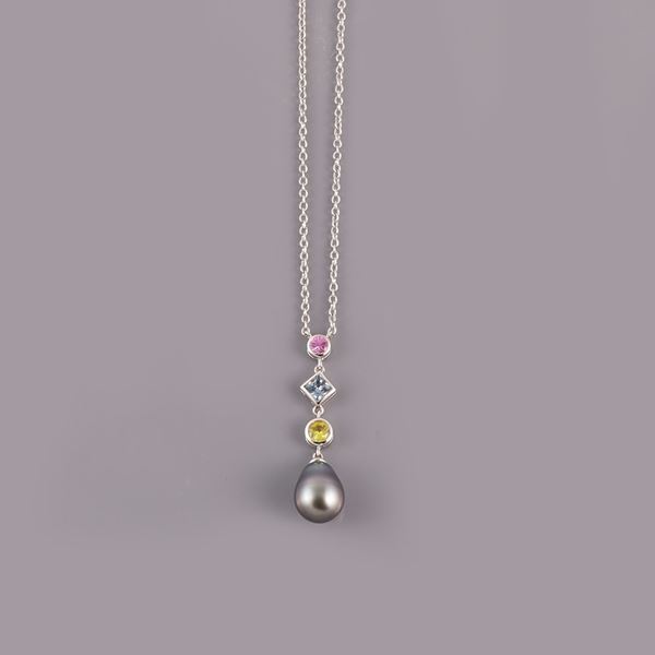 18KT GOLD, CULTURED TAHITI PEARL, PINK, BLUE AND YELLOW SAPPHIRE NECKLACE