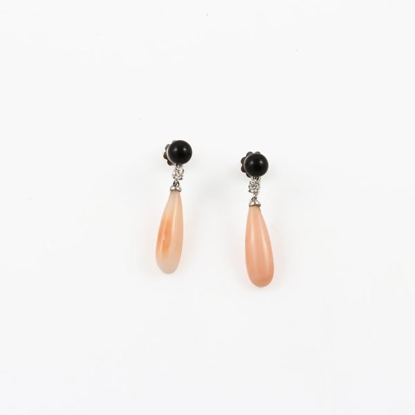 18KT GOLD, ONYX, CORAL AND DIAMOND EARRINGS