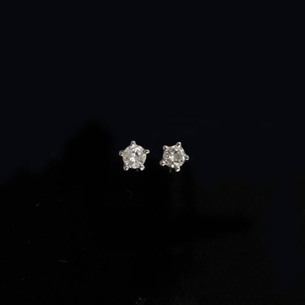 18KT GOLD AND DIAMONDS EARRINGS
