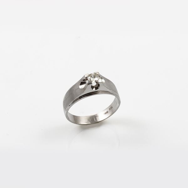 18KT GOLD AND OLD EUROPEAN CUT DIAMOND RING