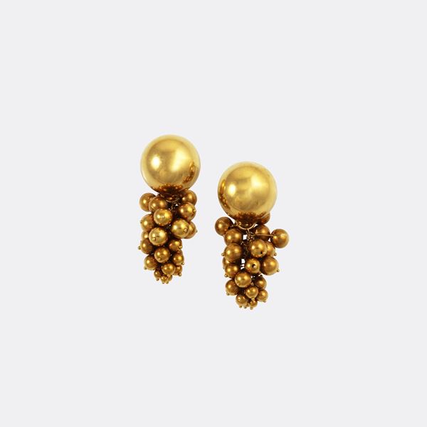 18KT GOLD EARRINGS