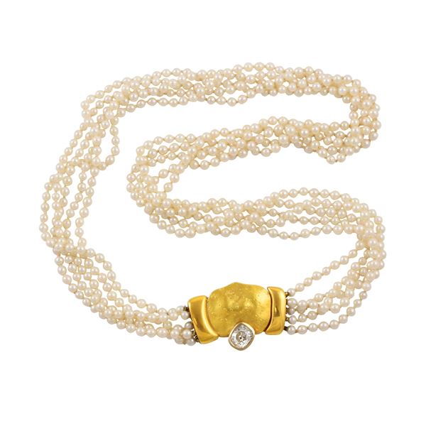 FIVE STRAND ON PEARLS WITH 18KT GOLD AND DIAMOND CLASP, MANFREDI  - Auction Important Jewelry - Casa d'Aste International Art Sale