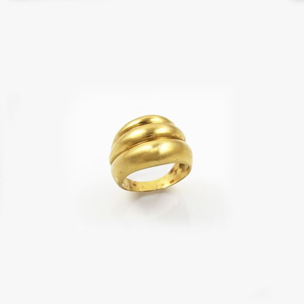 18KT GOLD RING