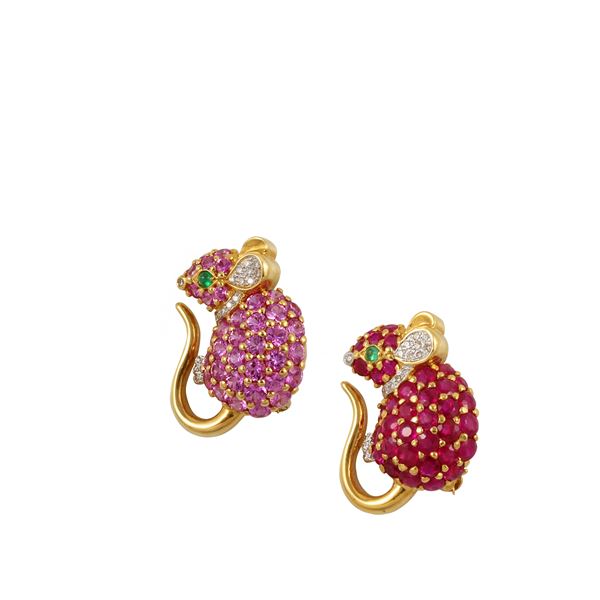 18KT GOLD, RUBIES, PINK SAPPHIRES, DIAMONDS AND CABOCHON CUT EMERALDS TWO BROOCHES  - Auction Important Jewelry - Casa d'Aste International Art Sale