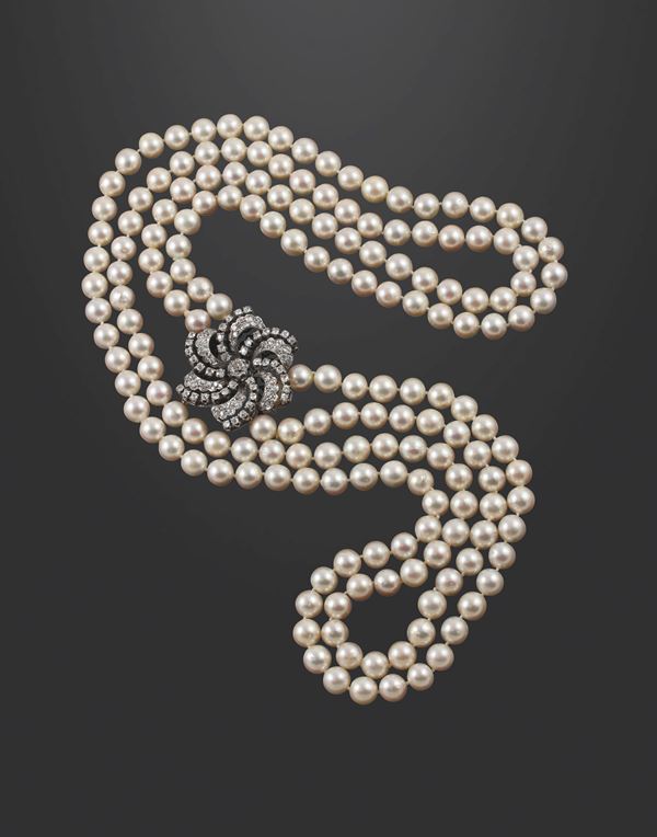 TWO STRENDS OF PEARL NECKLACE WITH 18KT GOLD AND DIAMONDS ORNAMENT