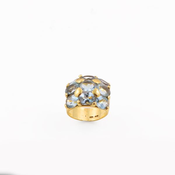 18KT GOLD AND AQUAMARINE RING
