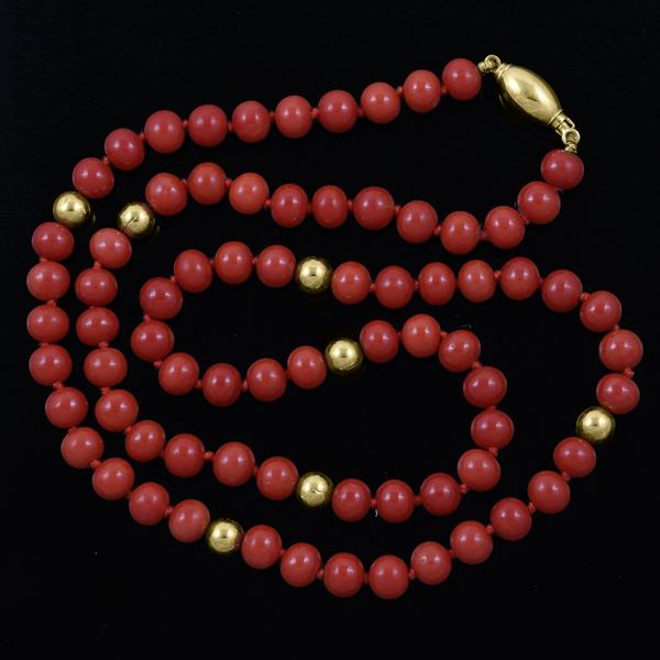 18KT GOLD AND CORAL NECKLACE