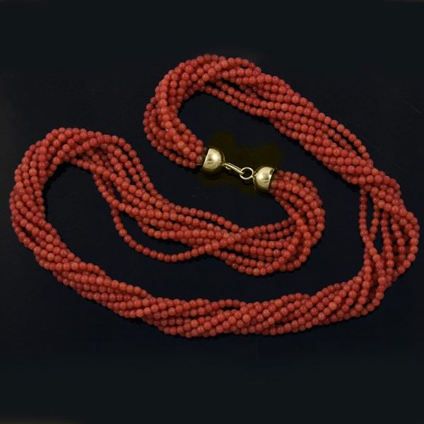 18KT GOLD AND CORAL NECKLACE