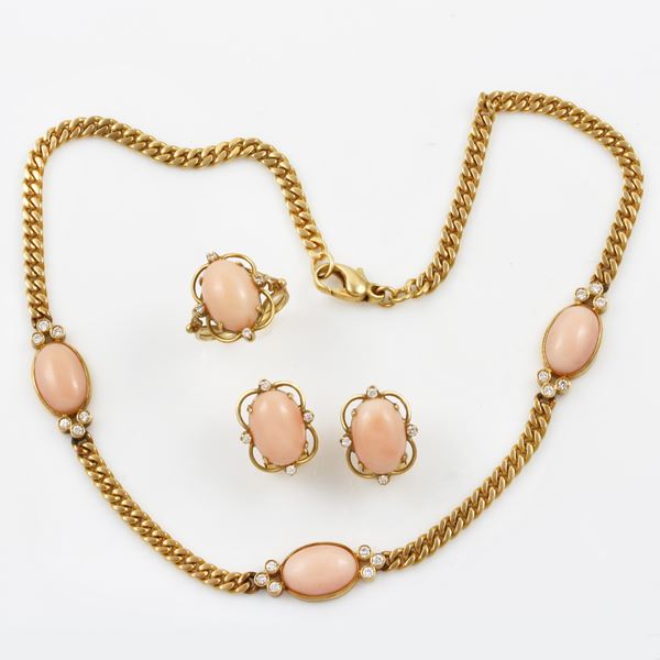 18KT GOLD, CORAL AND DIAMOND NECKLACE, RING AND EARRINGS