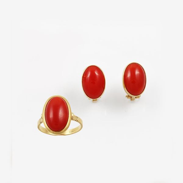 18KT GOLD, CORAL RING AND EARRINGS