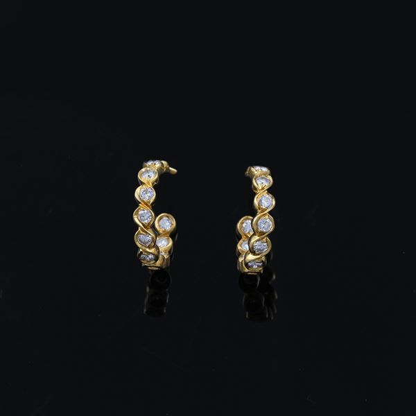 18KT GOLD AND DIAMONDS EARRINGS