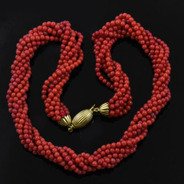 18KT GOLD AND CORALS NECKLACE
