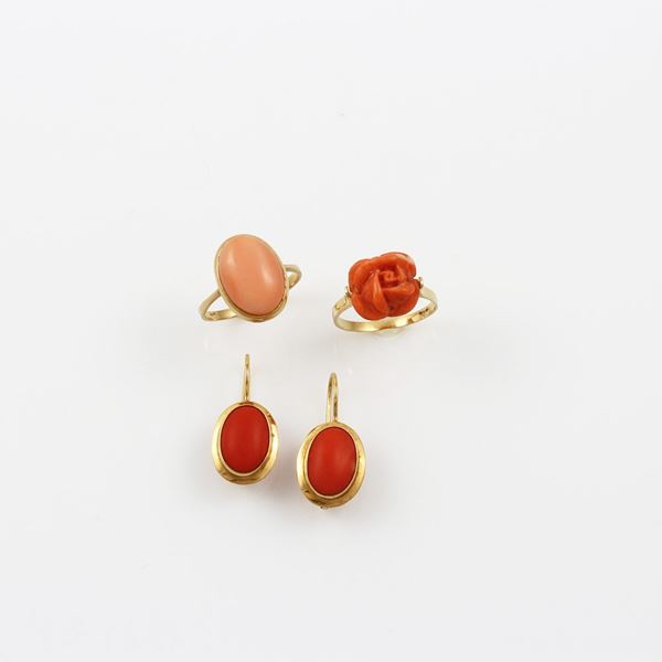 LOT OF TWO 18KT GOLD AND CORAL RINGS
