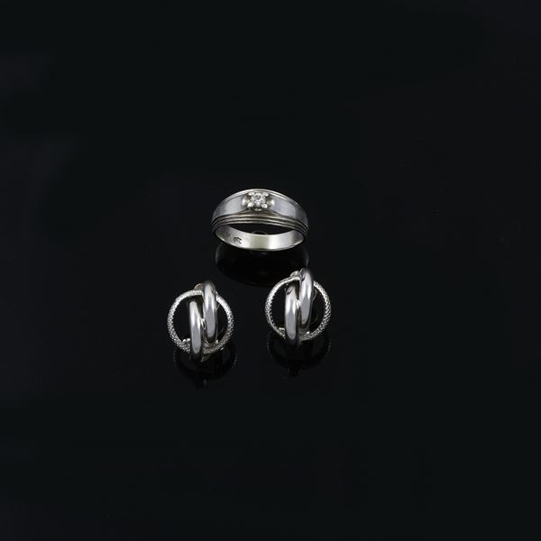 18KT GOLD, DIAMOND RING AND EARRINGS