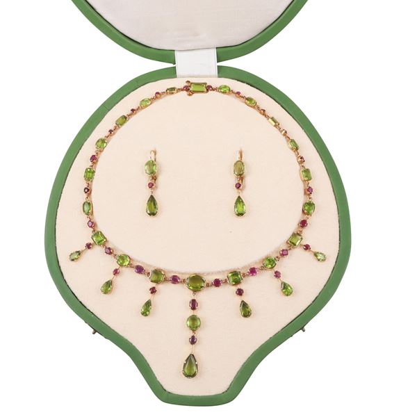 18KT GOLD, PERIDOT AND PINK TOURMALINES NECKLACE AND EARRINGS