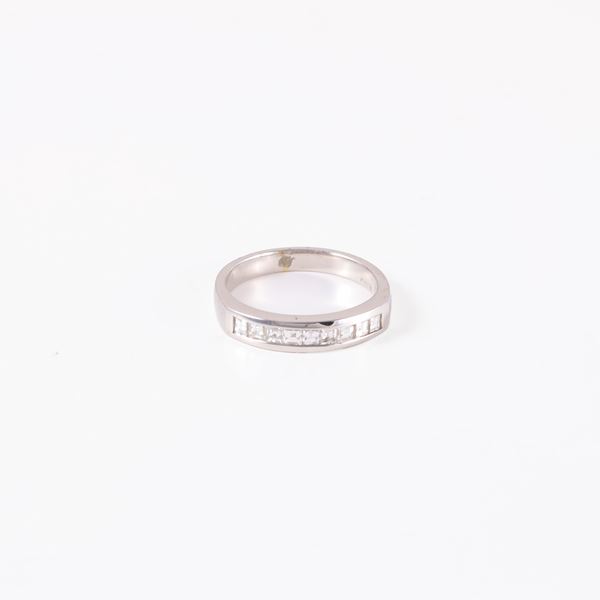 18KT GOLD AND DIAMONDS RING