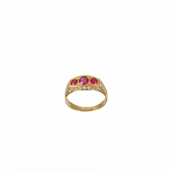 18KT GOLD, DIAMONDS AND RUBIES RING