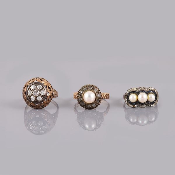 GOLD AND SILVER LOT OF THREE RINGS WITH DIAMONDS, PEARLS (two faux) AND SYNTHETIC GEMS