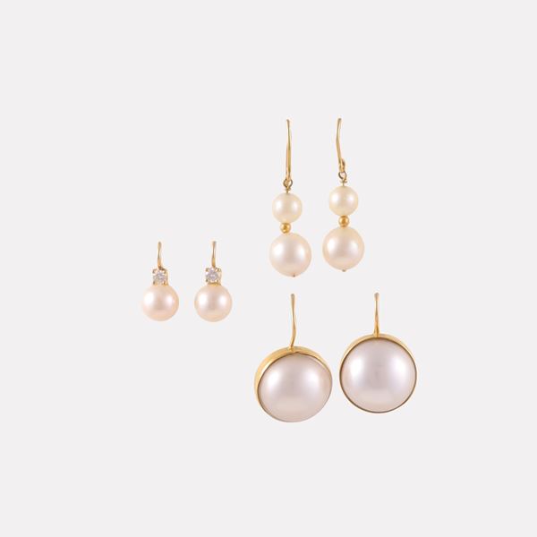 18KT GOLD LOT OF THREE PAIR OF EARRINGS, WITH DIAMOND, CULTURED PEARL AND MABÈ PEARL