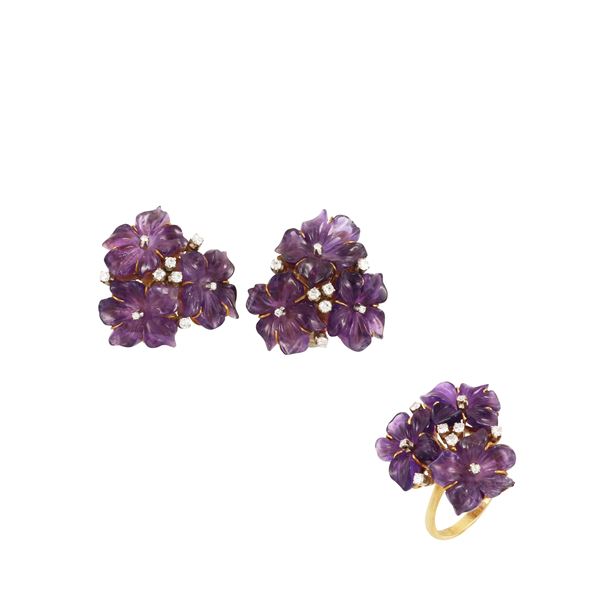 18KT GOLD, AMETHYSTS (ONE CHIPPED) AND DIAMONDS RING AND EARRINGS SET