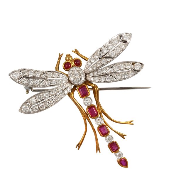 18KT GOLD, DIAMONDS AND RUBIES BROOCH