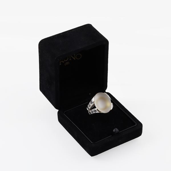 18KT GOLD, BLACK DIAMONDS AND QUARTZ RING