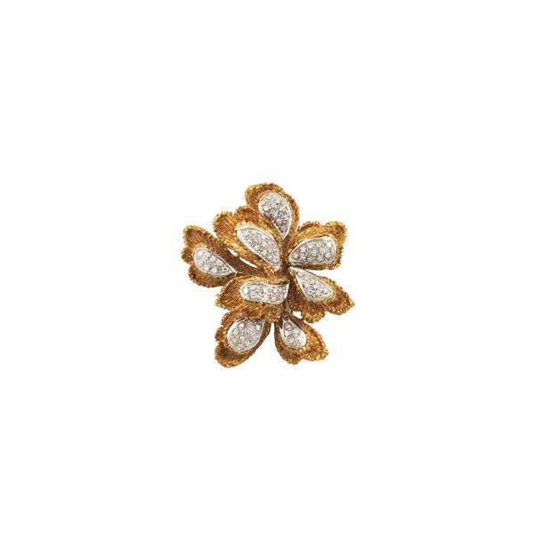 18KT GOLD AND DIAMONDS BROOCH