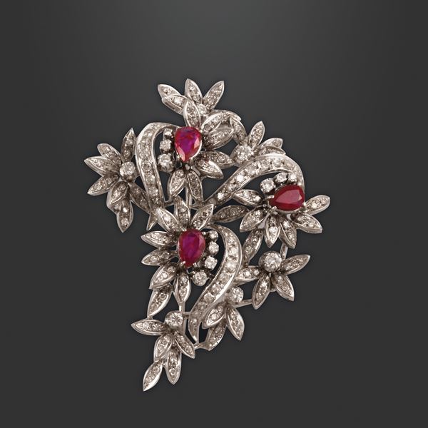 18KT GOLD, DIAMONDS AND RUBIES BROOCH