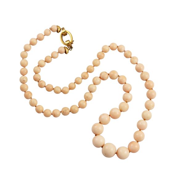 CORAL STRAND NECKLACE WITH 18KT GOLD CLASP 