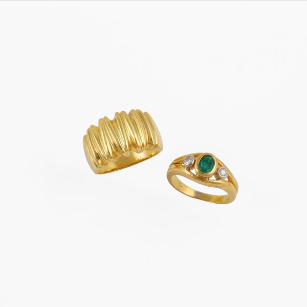 18KT GOLD, EMERALD AND DIAMONDS RINGS