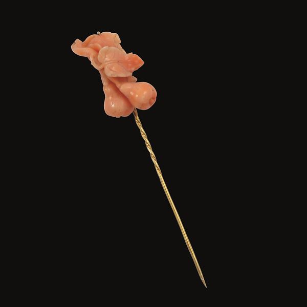 18KT GOLD AND CORAL PIN