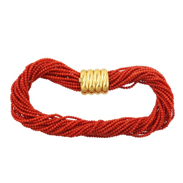 18KT GOLD AND CORALS NECKLACE