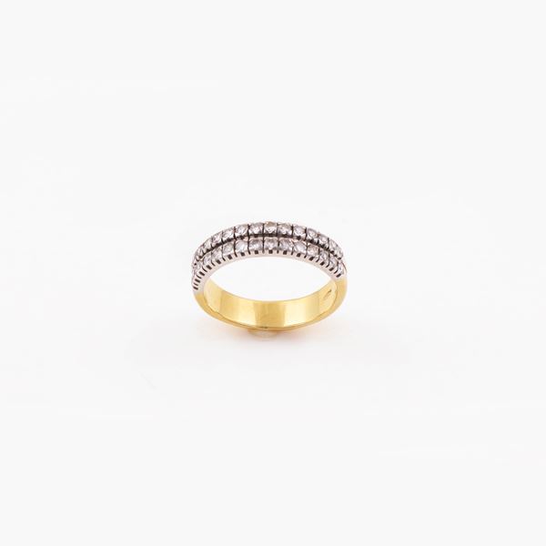 18KT GOLD AND DIAMONDS (chipped) RING