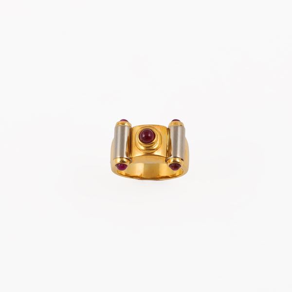 18KT GOLD AND CABOCHON CUT RUBIES RING