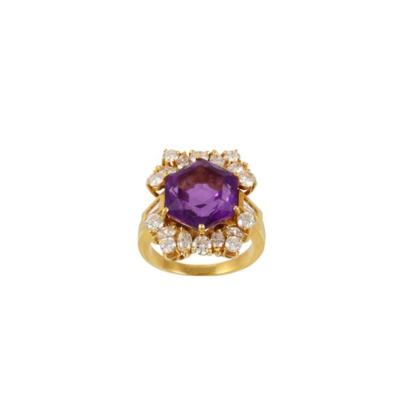 18KT GOLD, AMETHYST AND DIAMONDS RING
