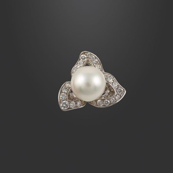 18KT GOLD, DIAMONDS AND SOUTH SEA PEARL RING, PIAGET