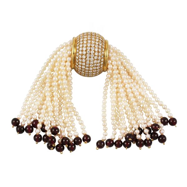 18KT GOLD, DIAMONDS, PEARLS AND GARNETS BROOCH