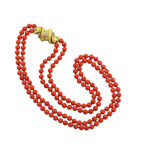 TWO STRENDS OF CORALS NECKLACE WITH 18KT GOLD AND DIAMONDS CLASP