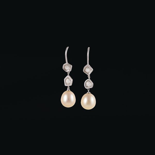 18KT GOLD, ROSE CUT DIAMONDS AND FRESHWATER PEARL EARRINGS
