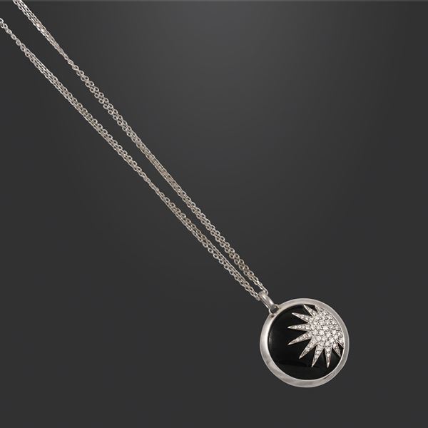 LUNGA CATENA CON PENDENTE