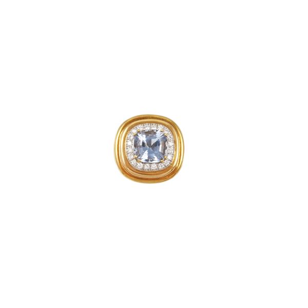 18KT GOLD, ACQUAMARINE AND DIAMONDS BROOCH